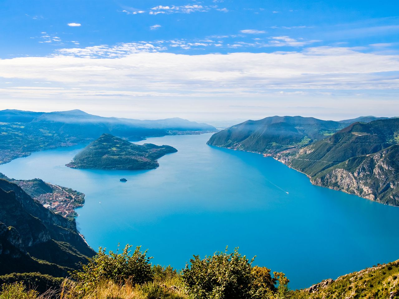 Blick auf den Iseosee von oben