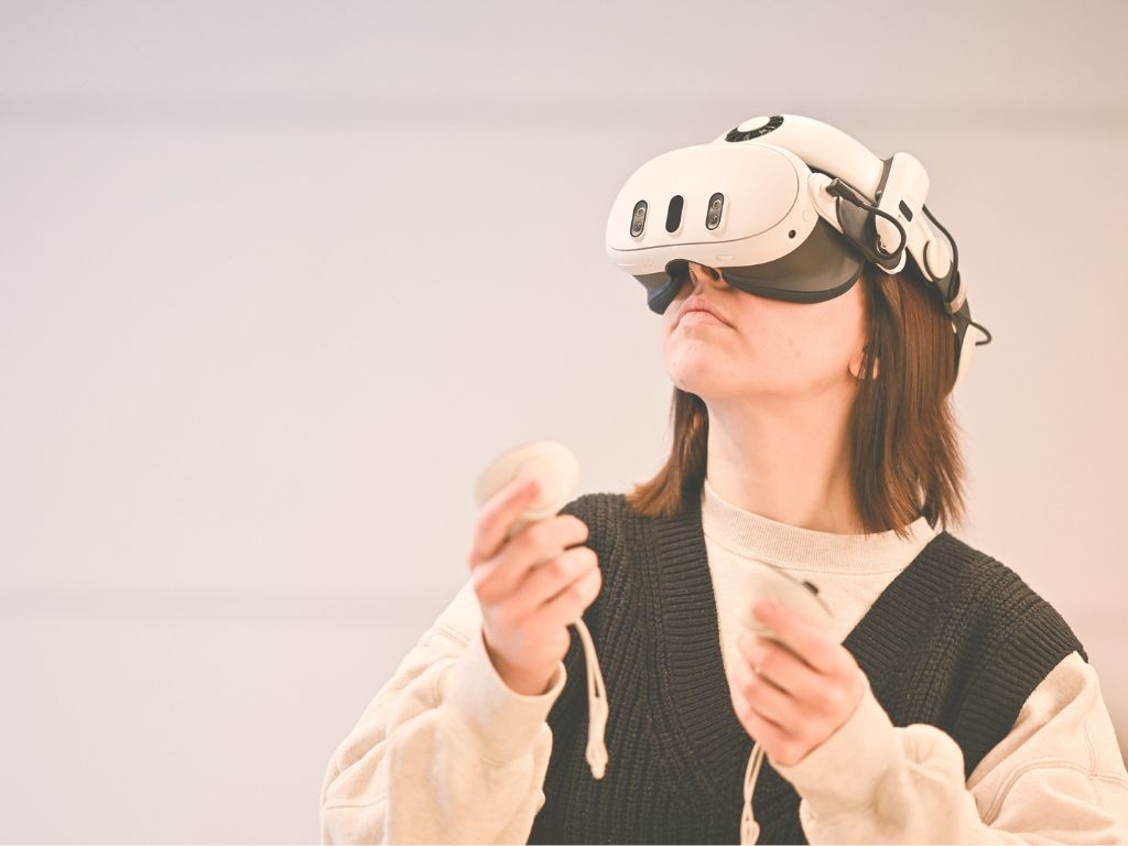 Virtual Reality Brille in Benutzung