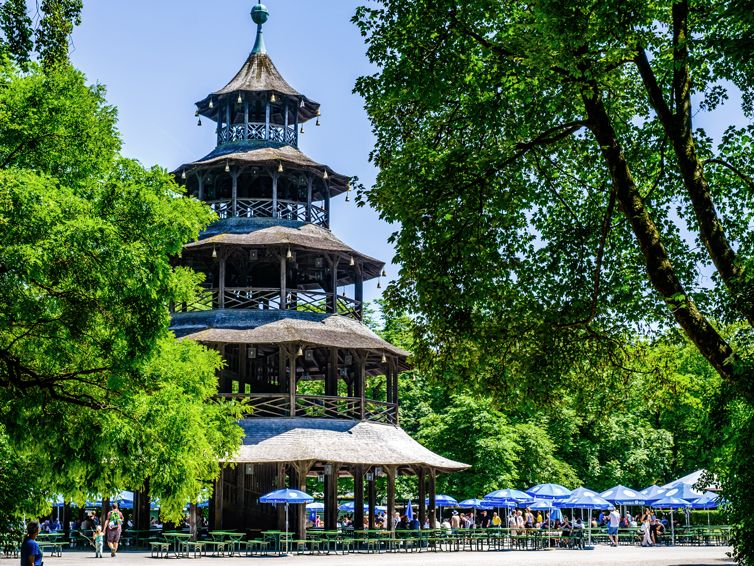 Biergarten am Chinesischen Turm im Englischen Garten, M&uuml;nchen