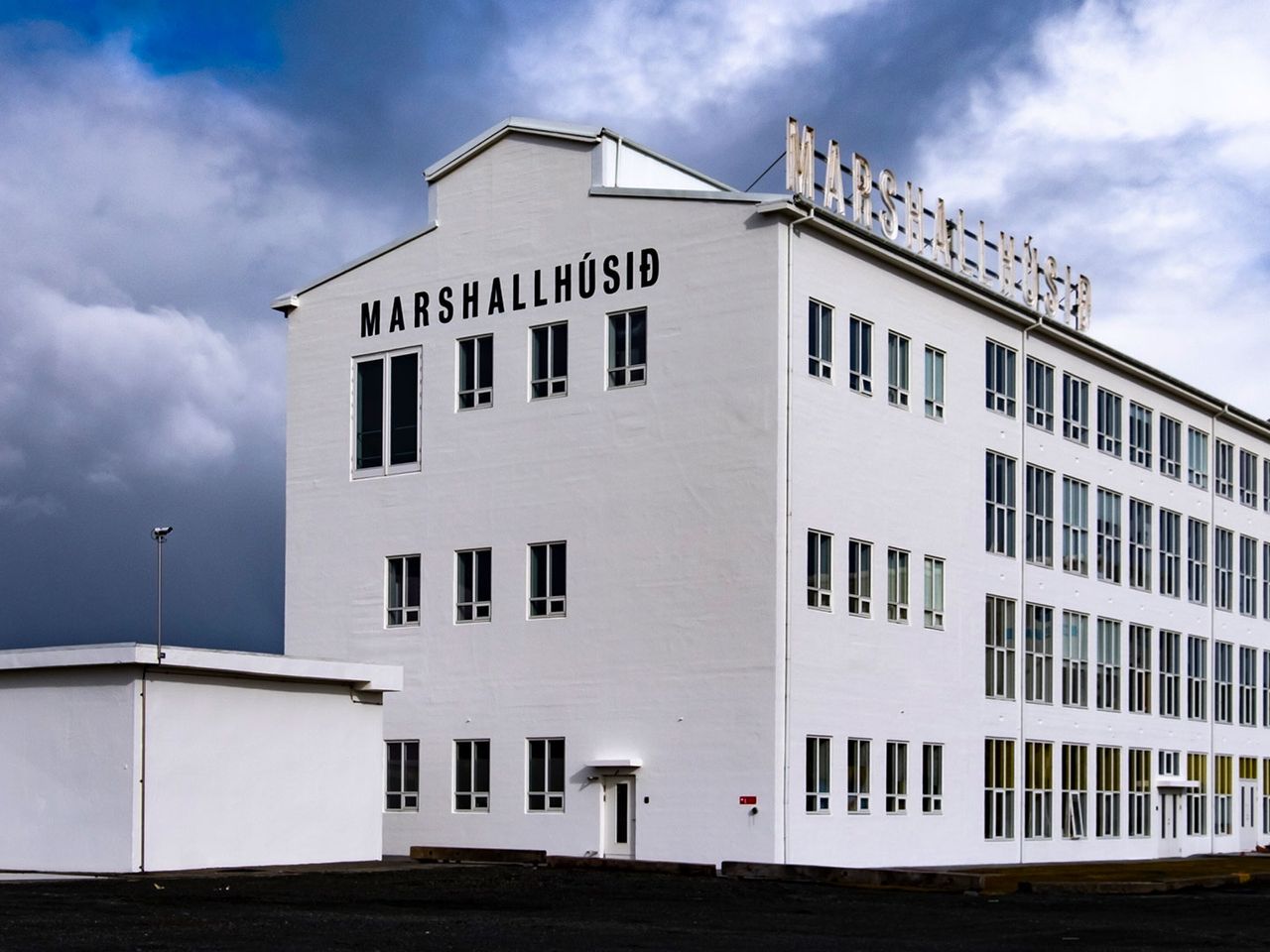 Das Hafengebäude Mashall House in Reykjavik