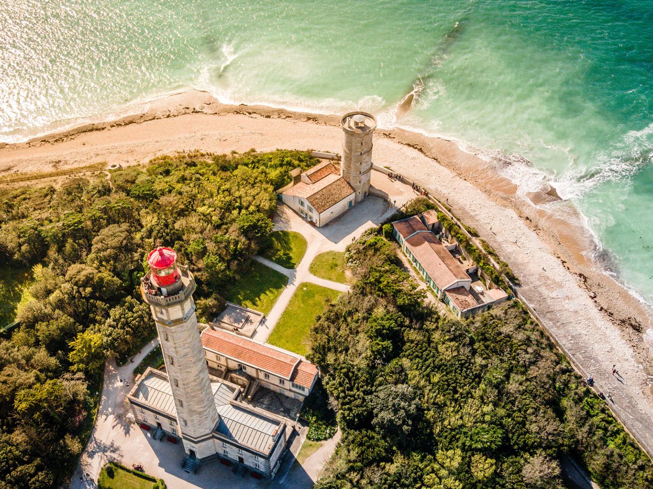 Drohnenaufnahme Phare des Baleines und der alte Leuchtturm