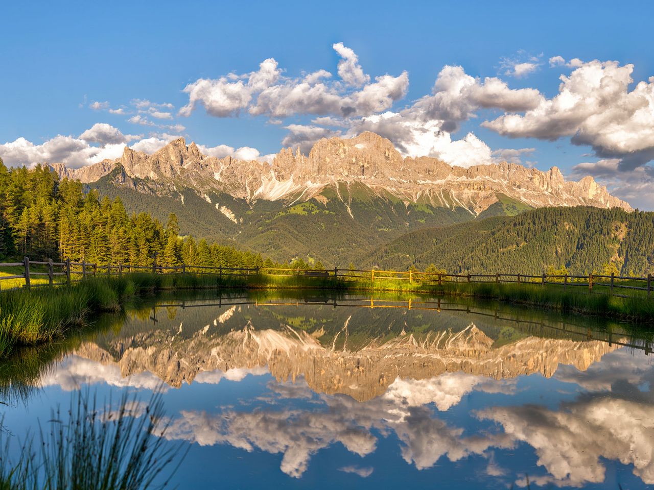 Wuhnleger Weiher und Blick auf den Rosengarten