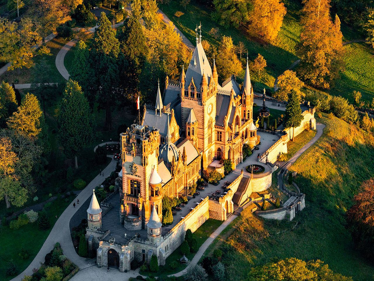 Schloss Drachenburg, bei Bonn, von oben