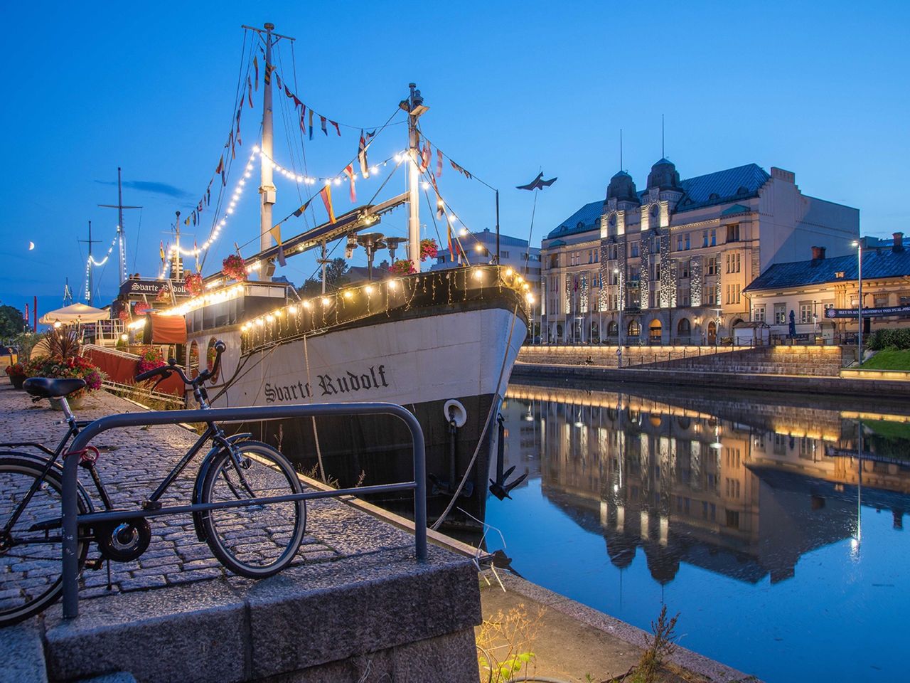 Hafen in Finnland am Abend