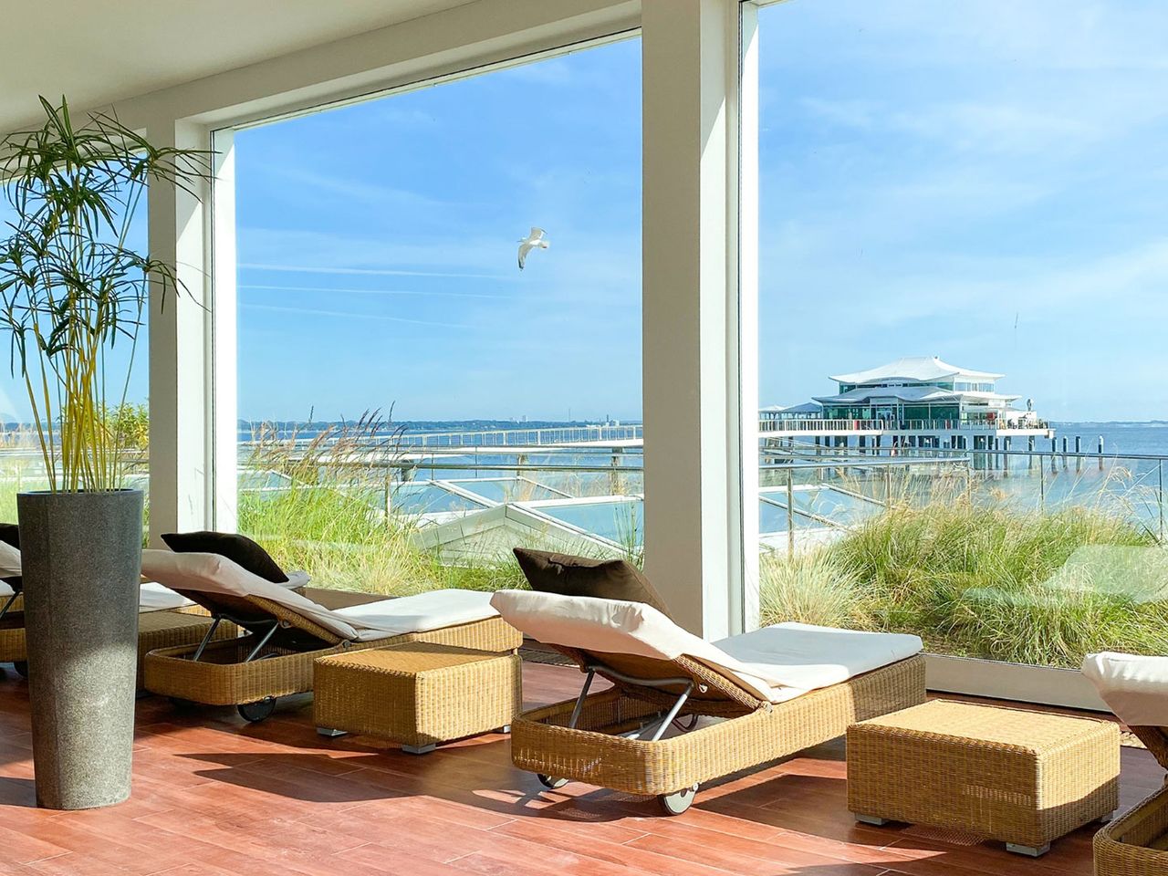 Mit Blick auf die Seebrücke: Das „Grand Hotel Seeschlösschen“ in Timmendorfer Strand
