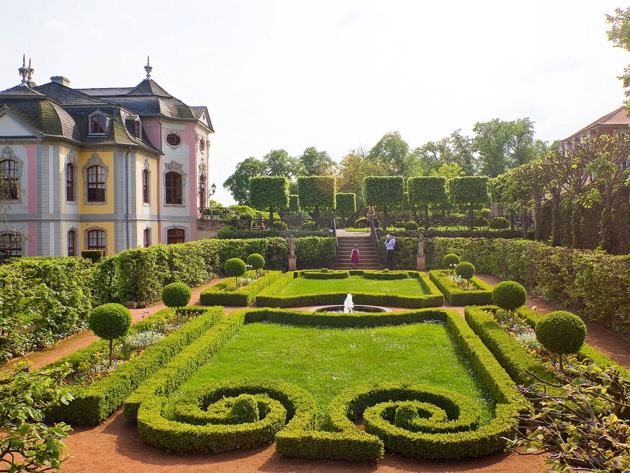 Rokokoschloss mit Garten, Teil der Dornburger Schlösser in Thüringen