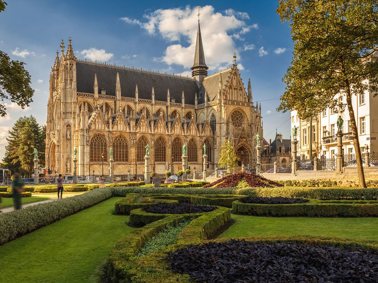 Kirche und Park in Brüssel, Belgien