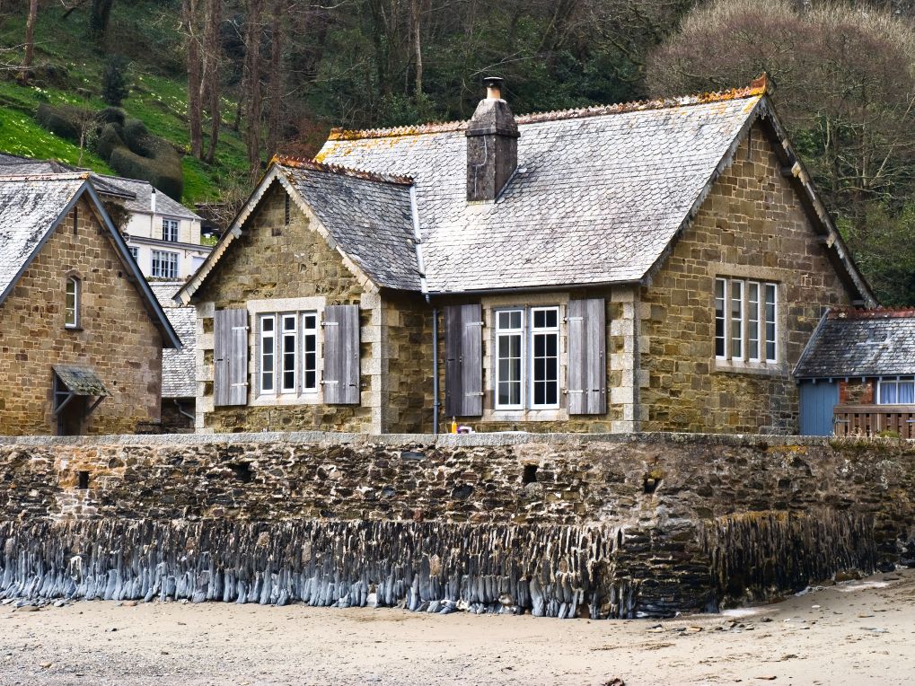 the_old_school_house_-_exterior_-_3_-_mike_henton_2013