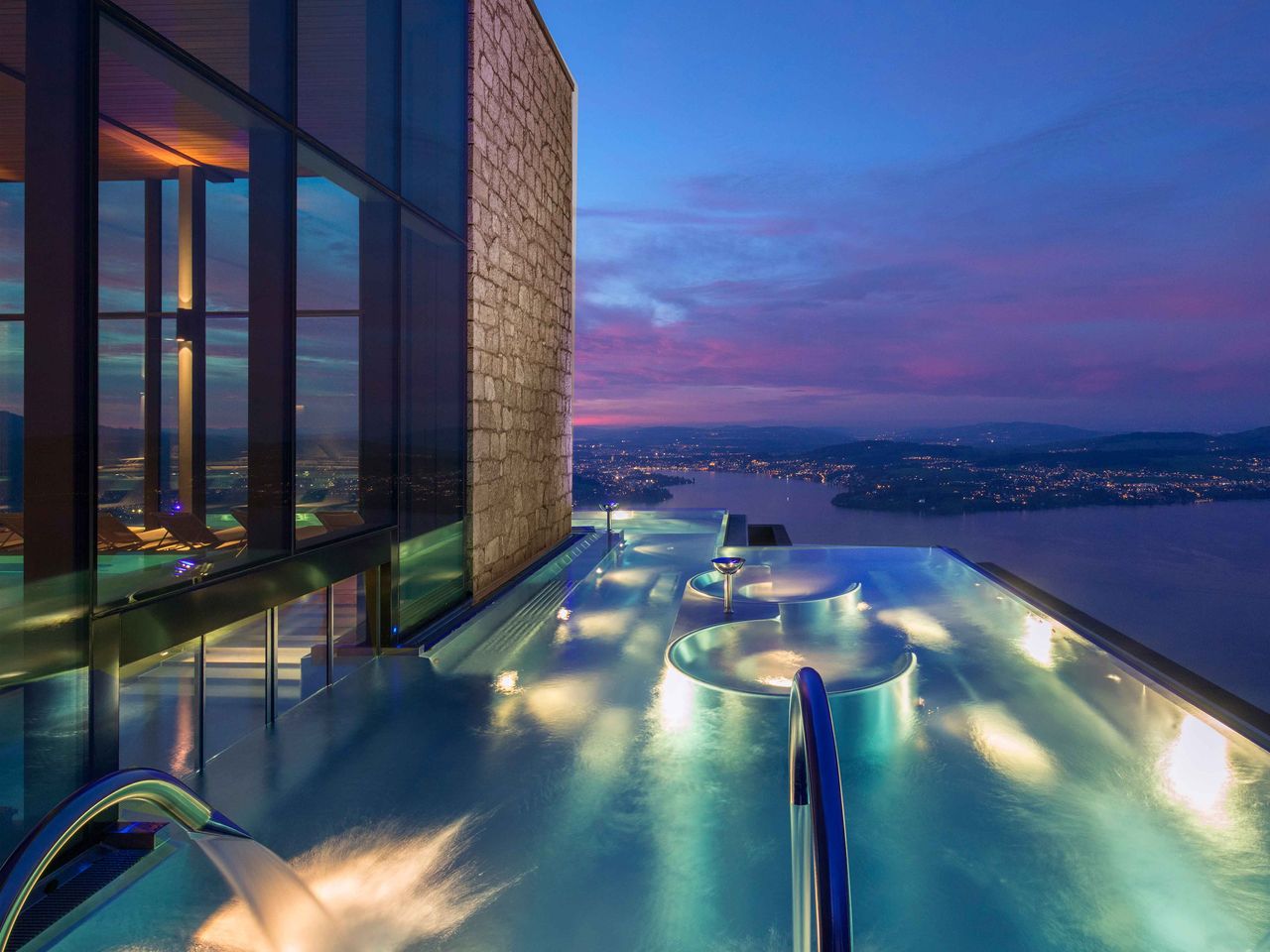 Infinity Pool im Bürgenstock Hotel & Alpine Spa, Schweiz