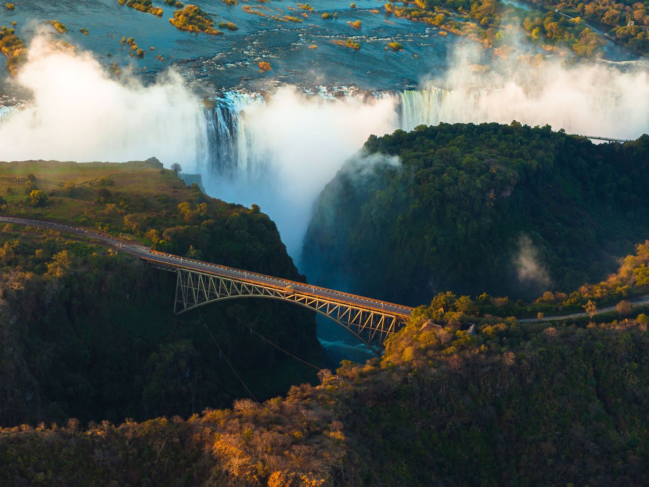 Luftaufnahme der Victoria Falls Bridge