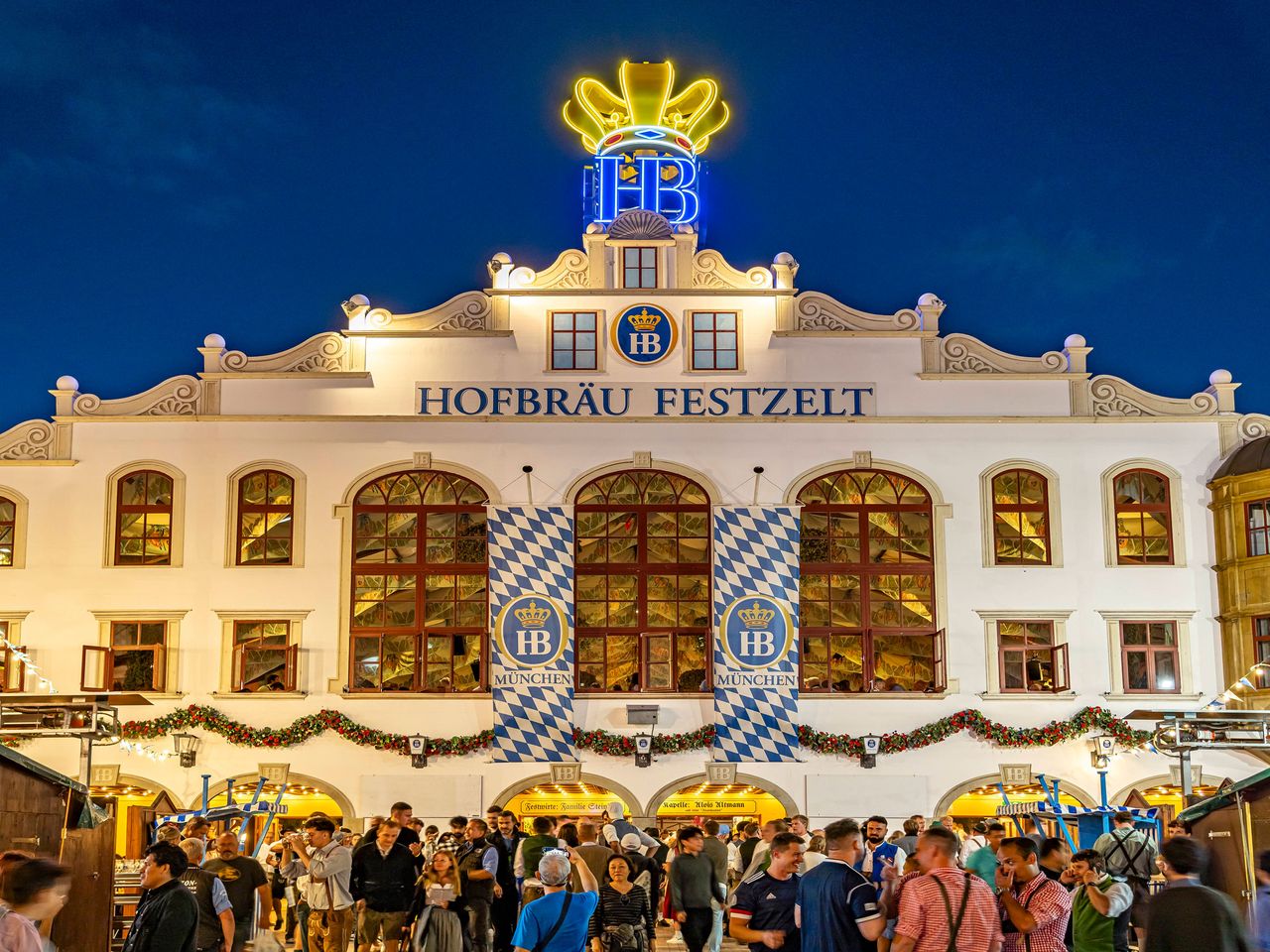Hofbräu-Festzelt am Abend, Oktoberfest München