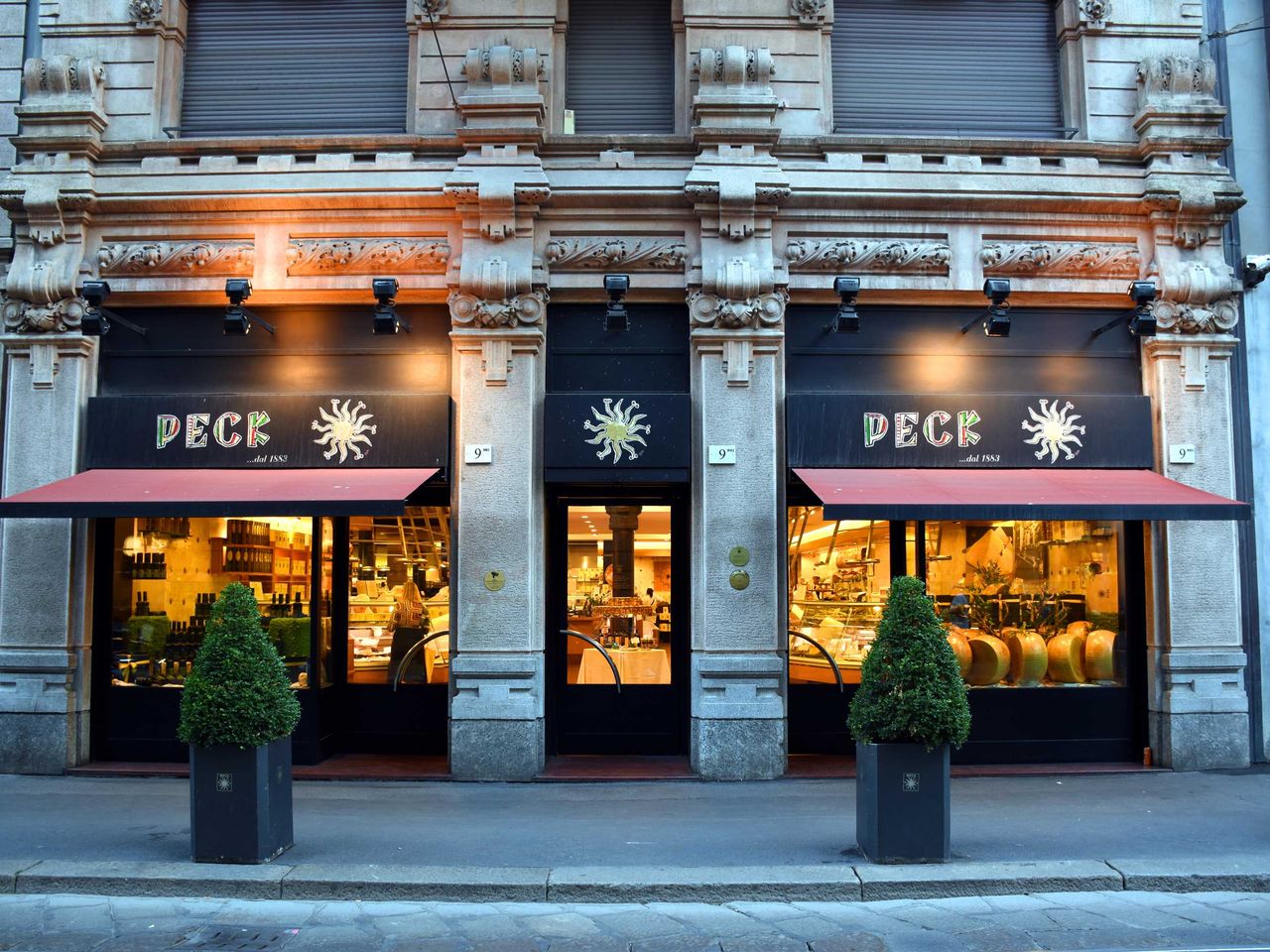 Kaufhaus Peck in Mailand, Außenansicht