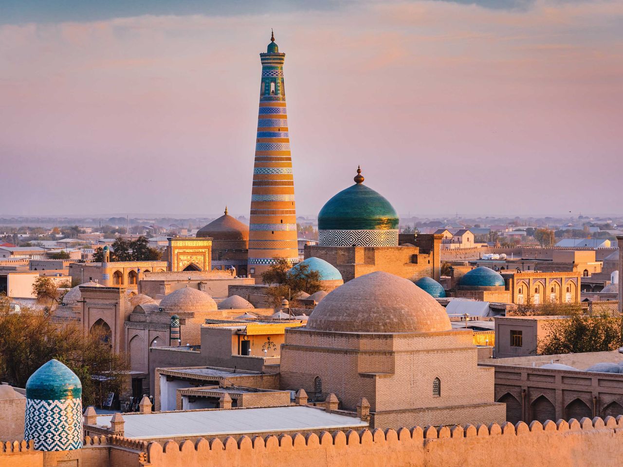 Blick auf das Khoja-Minarett in Chiwa, Usbekistan