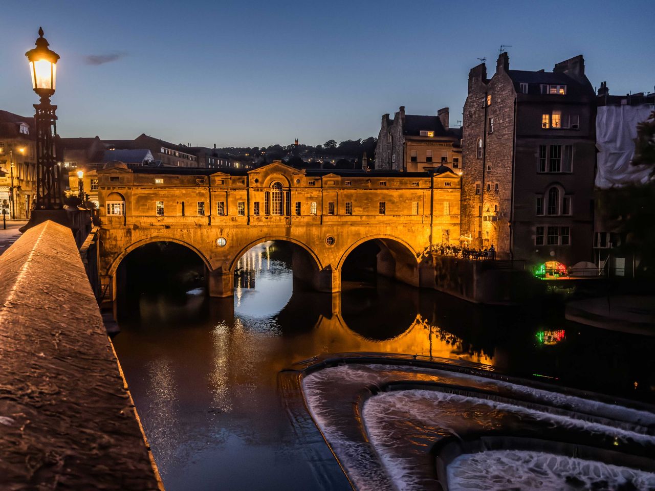 Pulteney Bridge in Bath am Abend