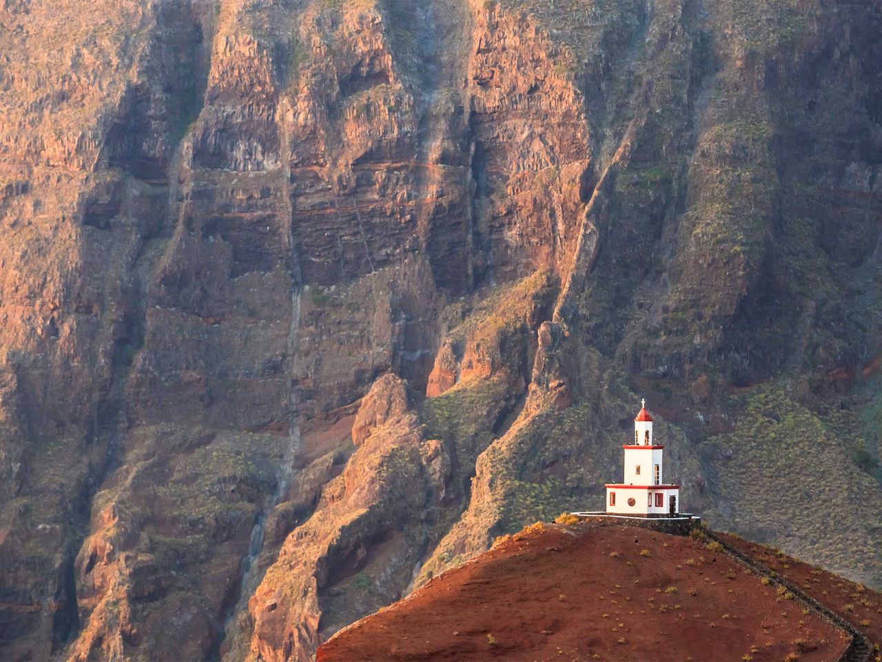 Iglesia de Candelaria vor dem Berg Joapira, El Hierro
