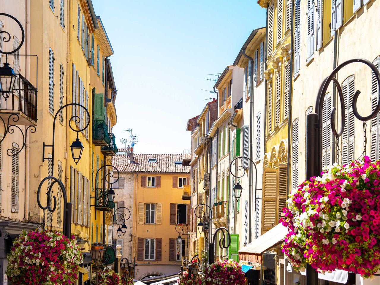 Gasse in Antibes, C&ocirc;te d'Azur