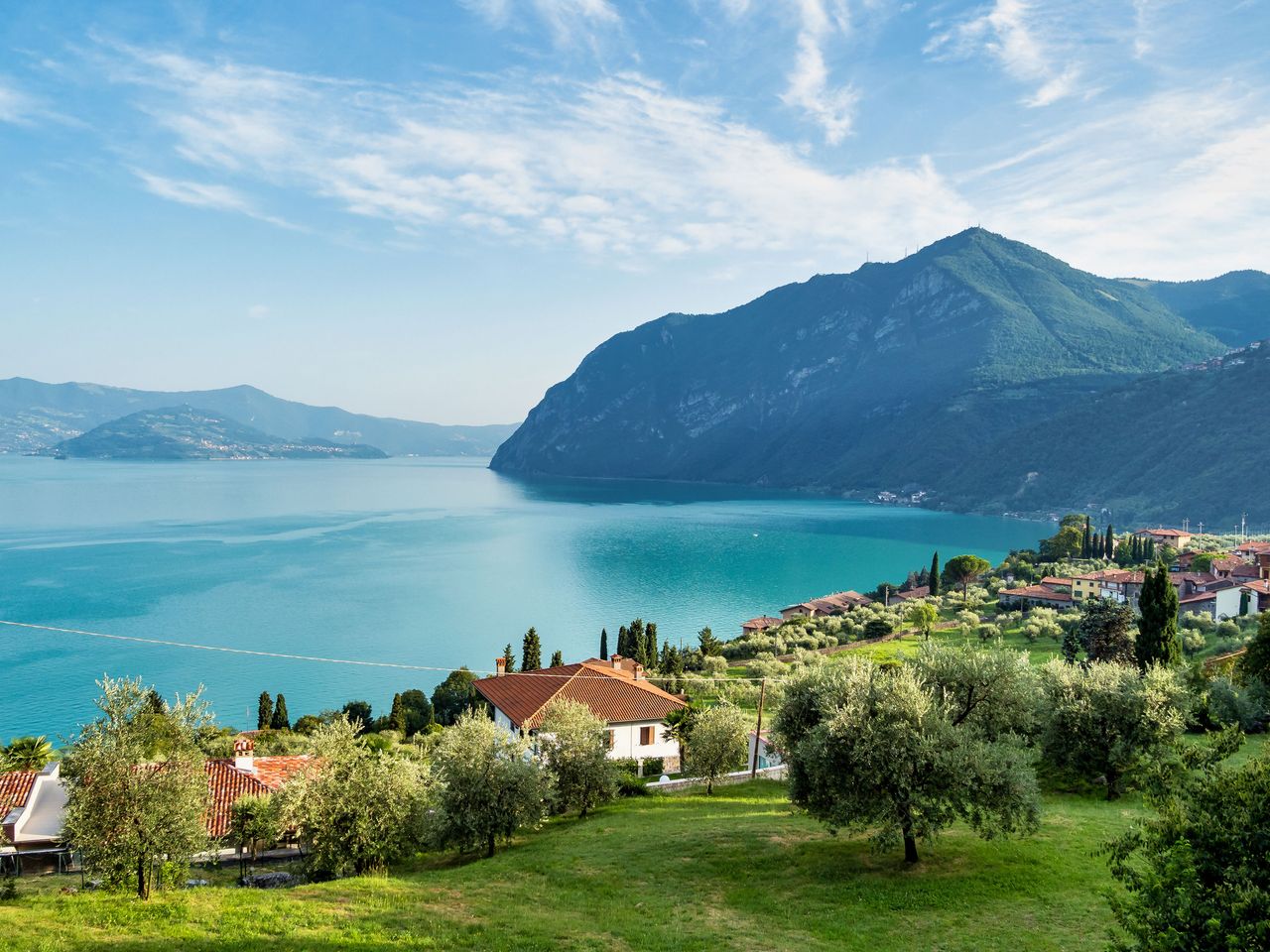 Blick auf Riva di Solto und den Iseosee