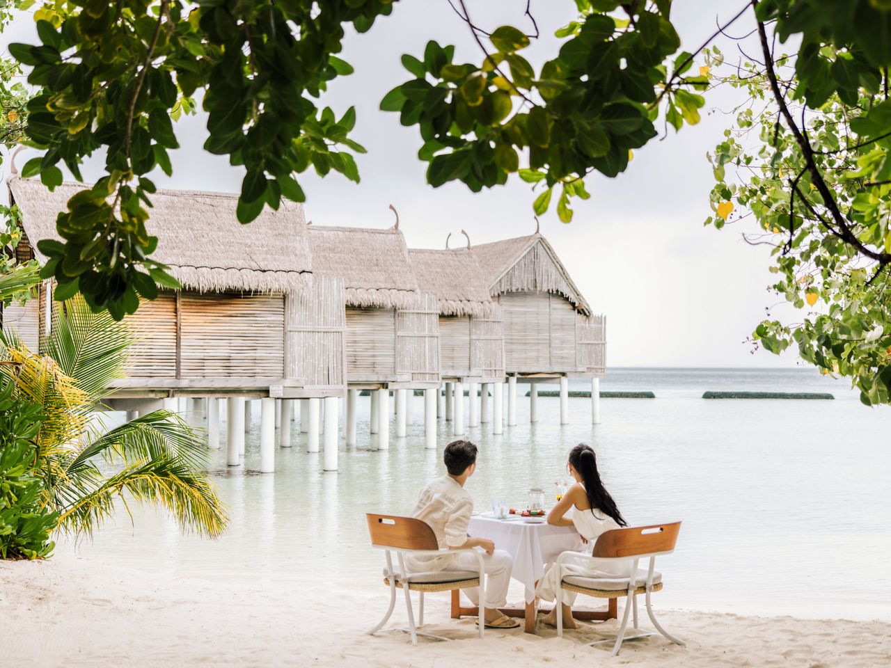 Constance Moofushi, Paar in den Flitterwochen