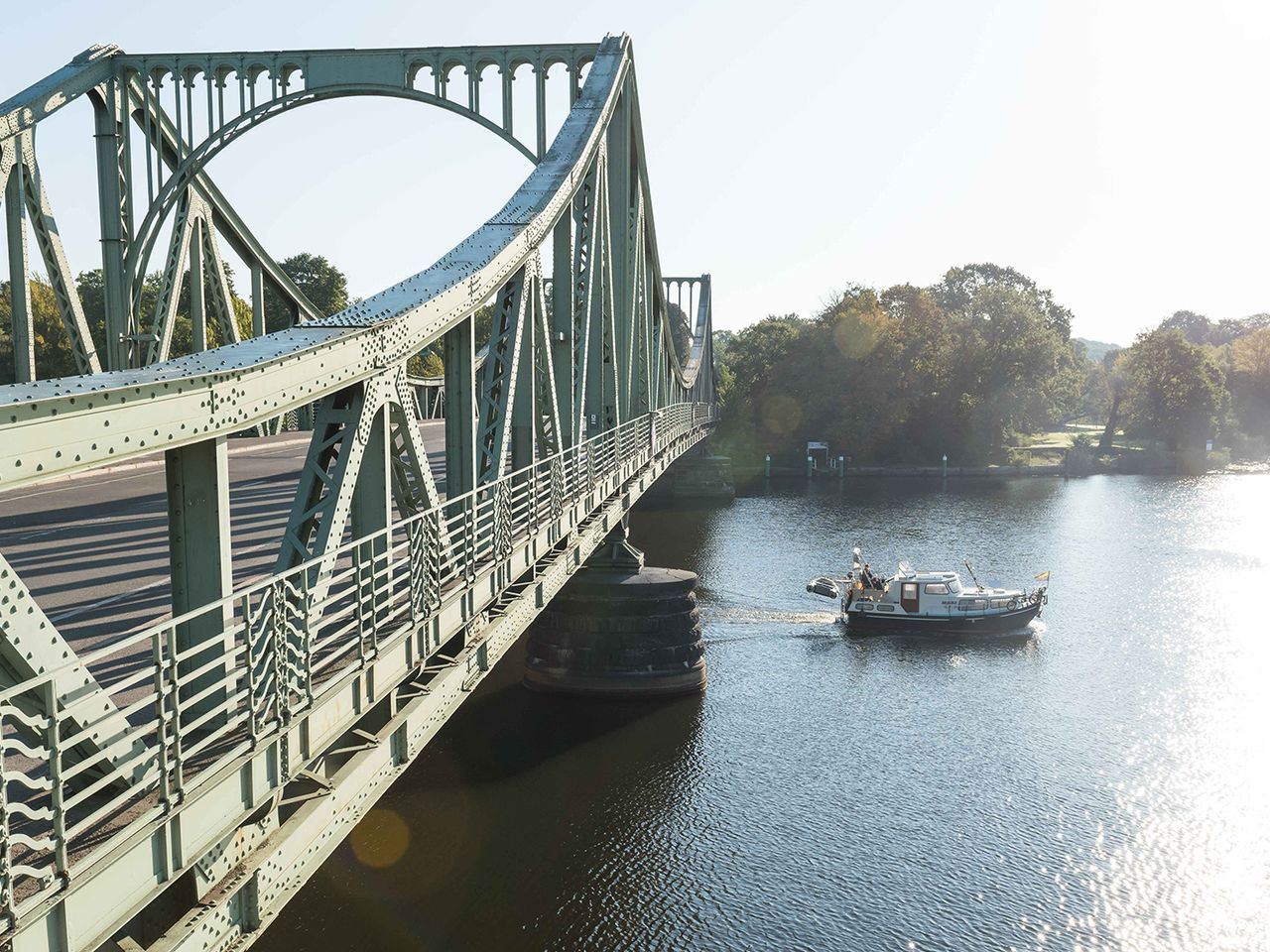 Glienicker Brücke verbindet Berlin und Potsdam