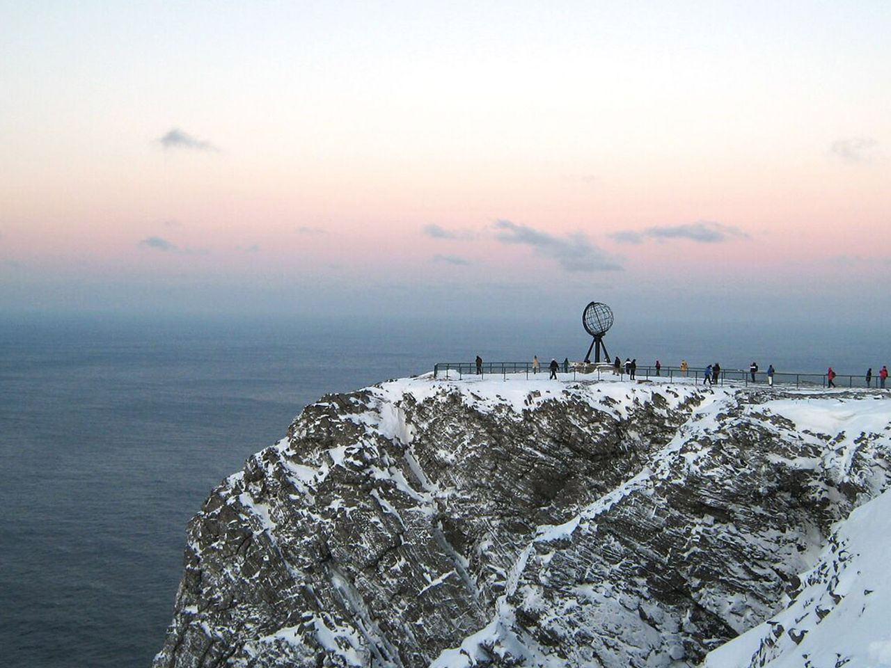 Blick auf das schneebedeckte Nordkap in Norwegen