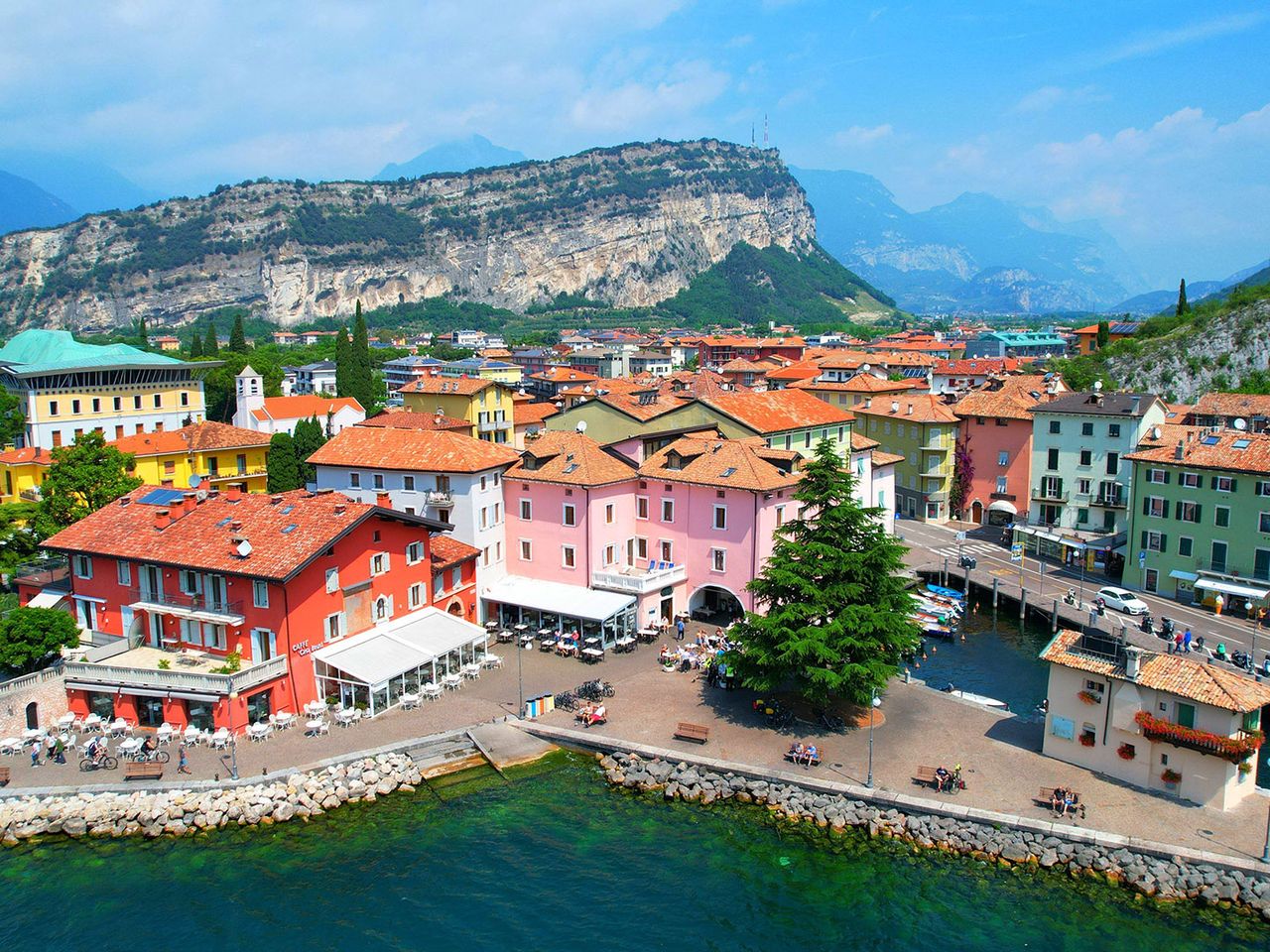 Torbole am Gardasee von oben 