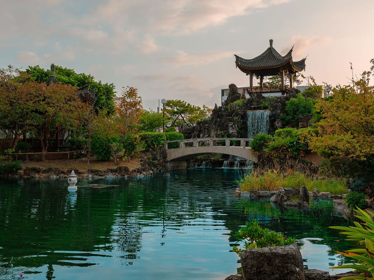Fukushūen Garden in Naha, Okinawa Hontō
