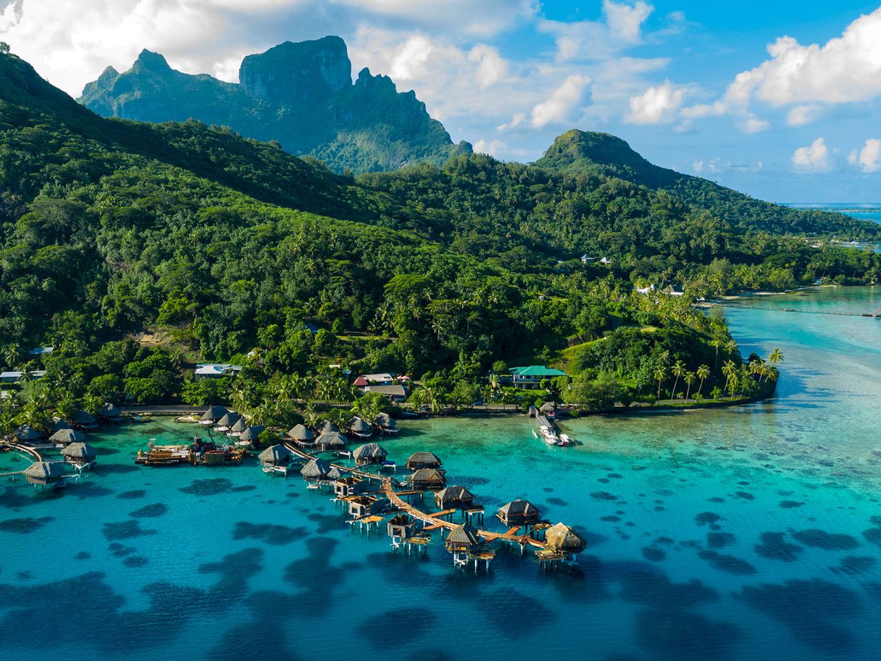 Blick auf die Küste von Bora Bora