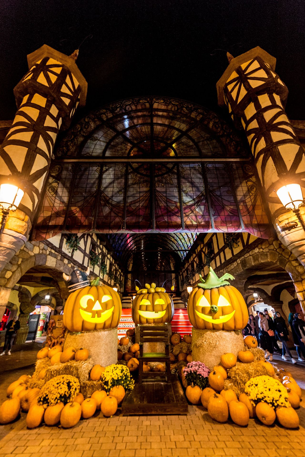 Kürbisdekoration im Plopsaland, ehemals Holiday Park, Deutschland