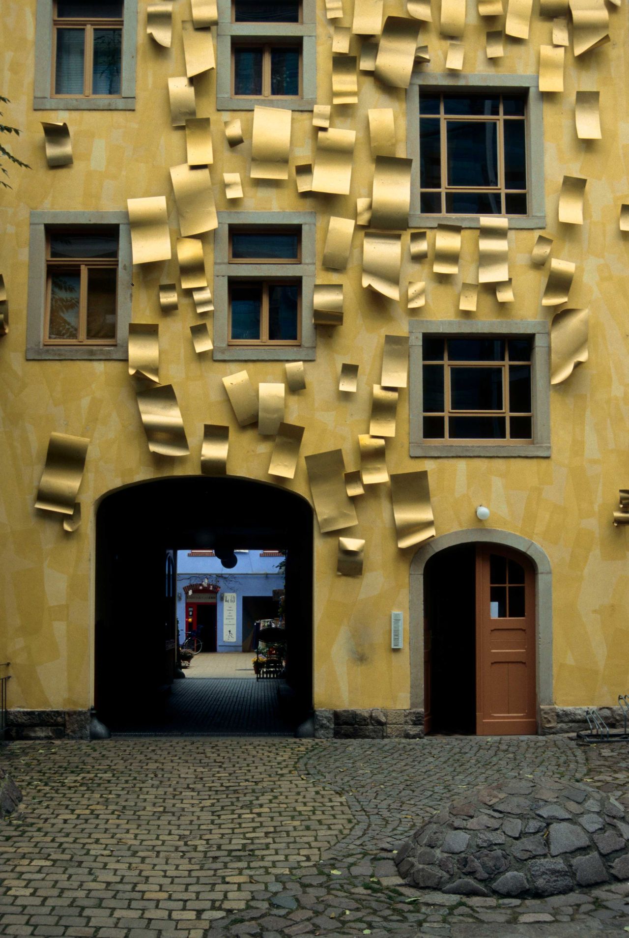 Kunsthofpassage Dresden, Hof der Elemente