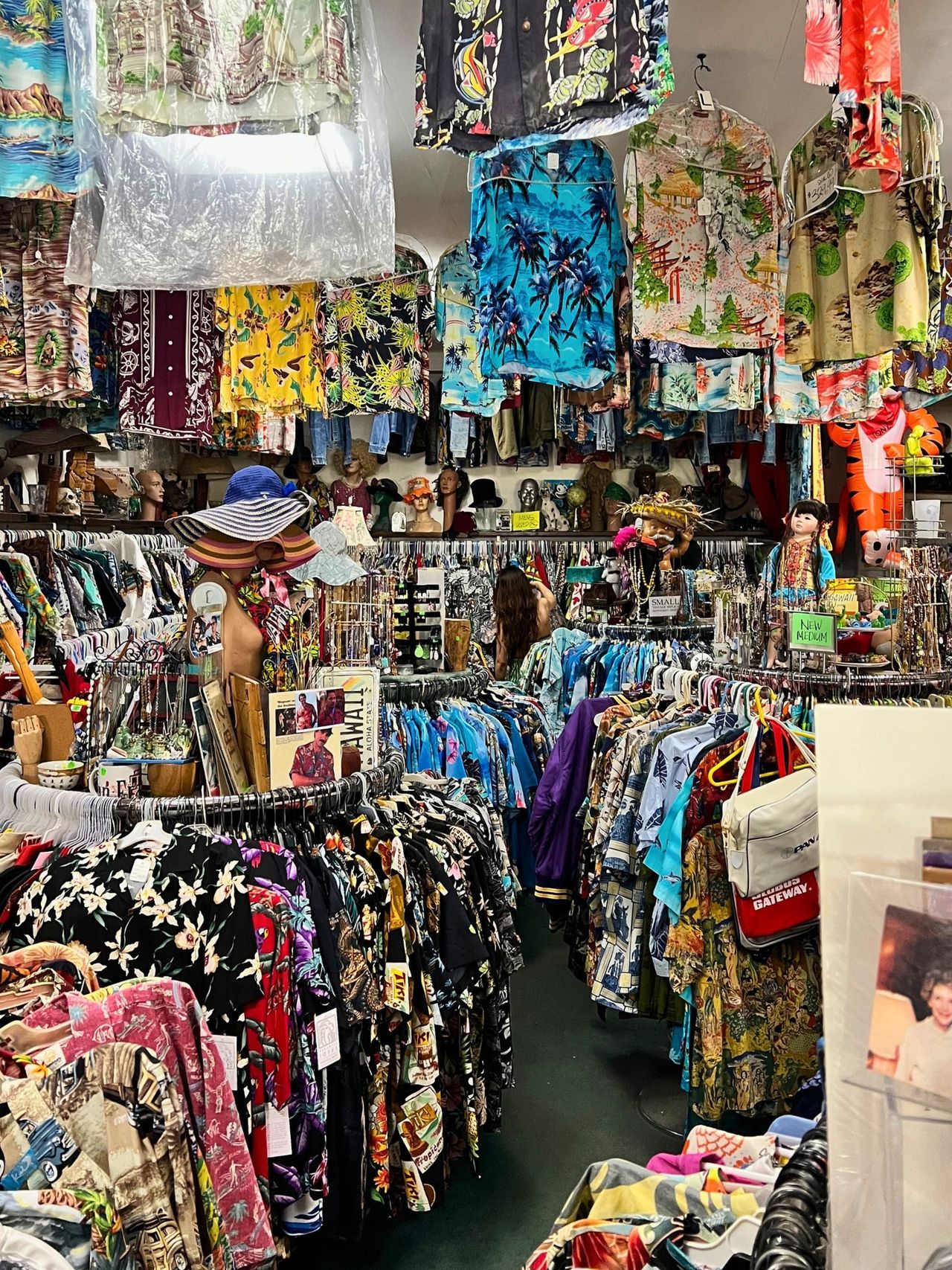 Hawaii Shirts bei Baileys Antiques