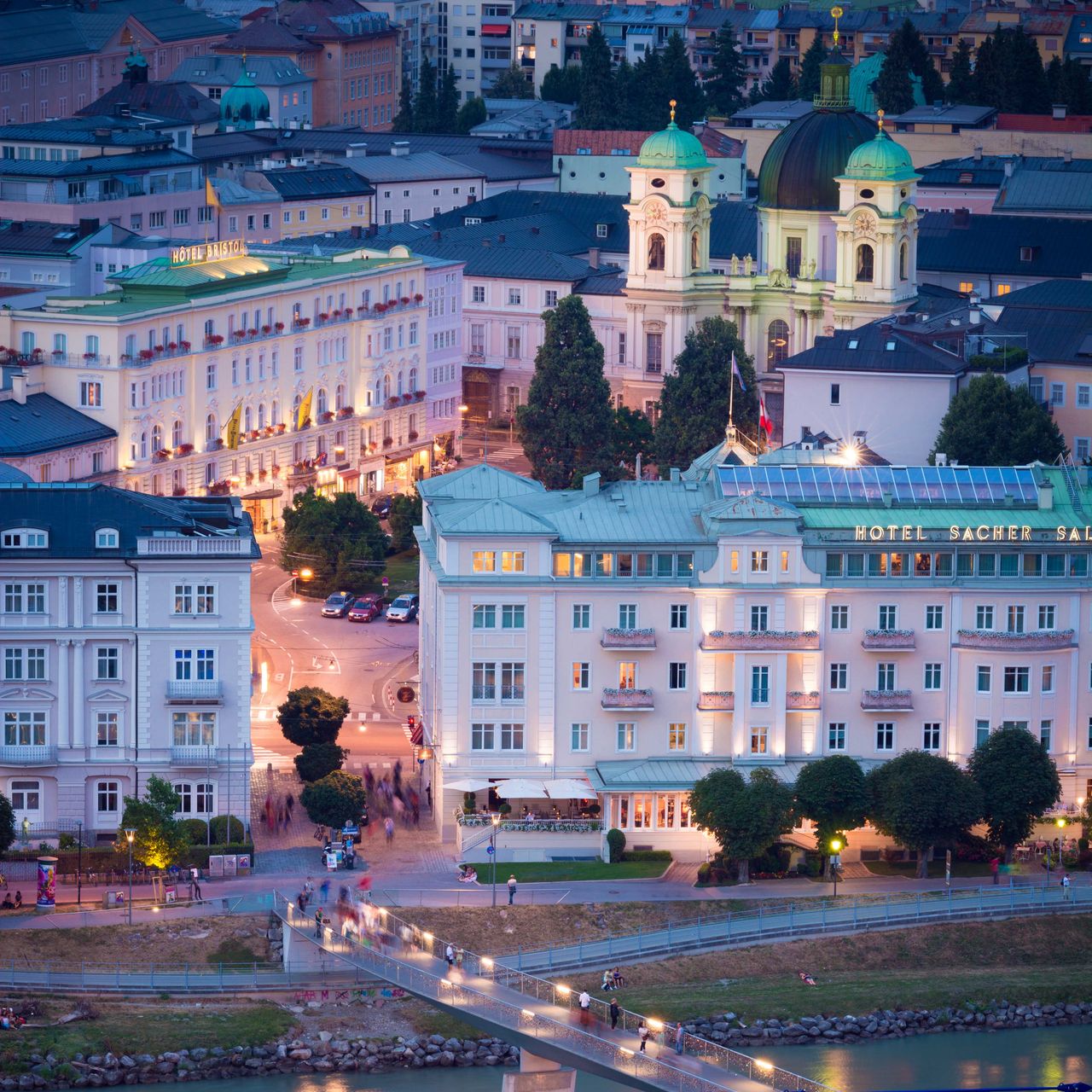 Makartplatz in Salzburg am Abend