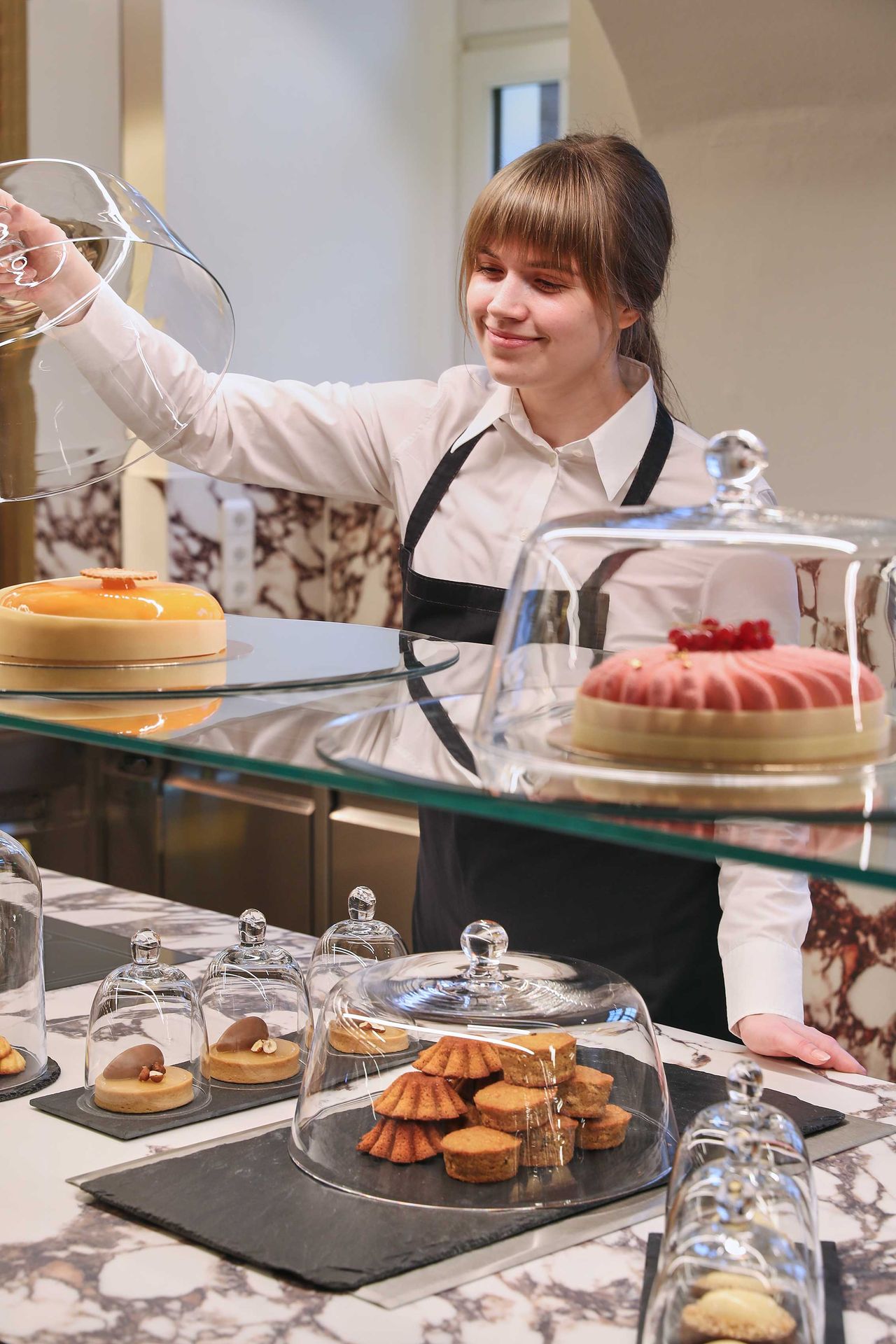 Konditorin in der Pâtisserie Amalie, Taschenbergpalais Dresden