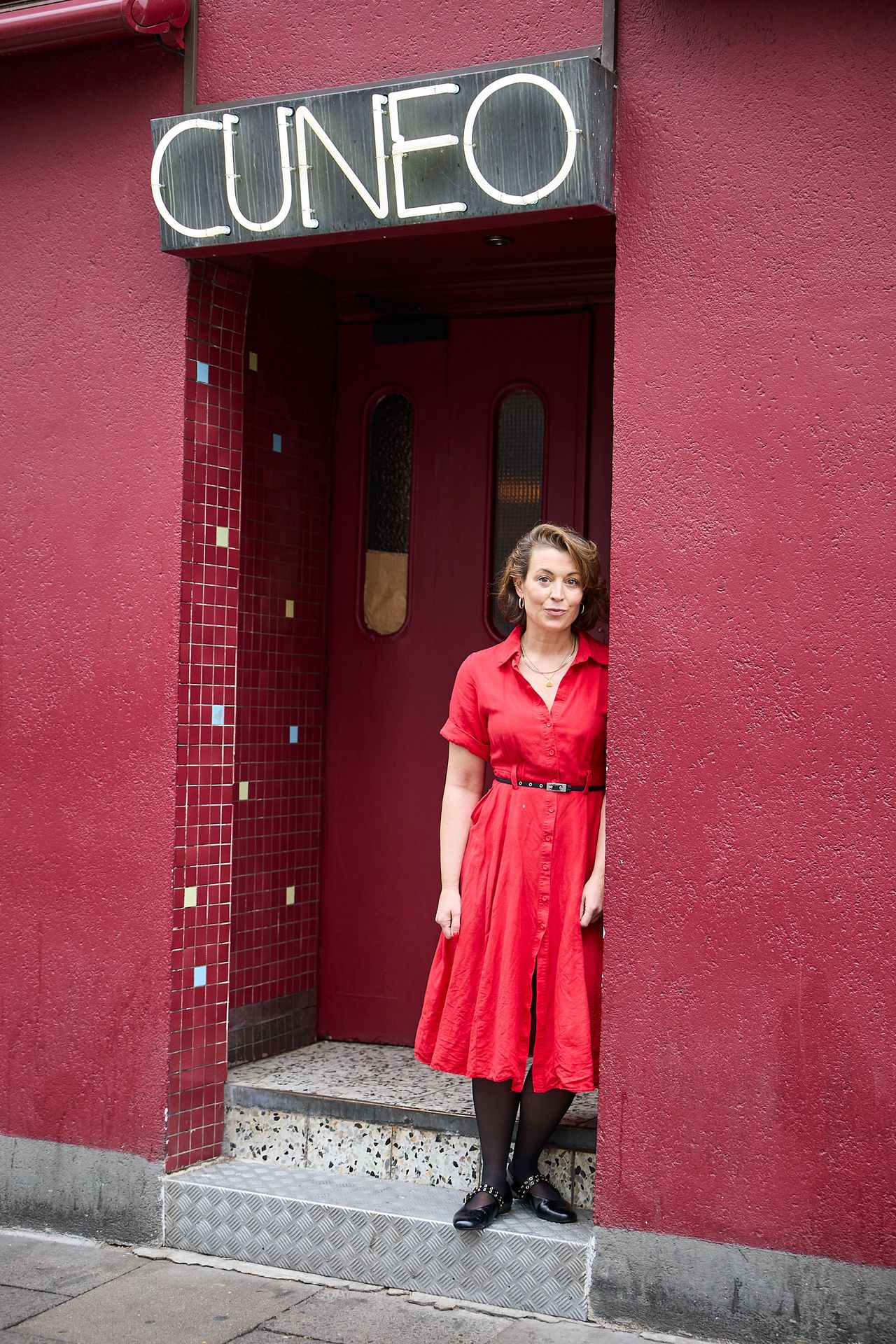 Franca Cuneo vor ihrem Restaurant, St. Pauli