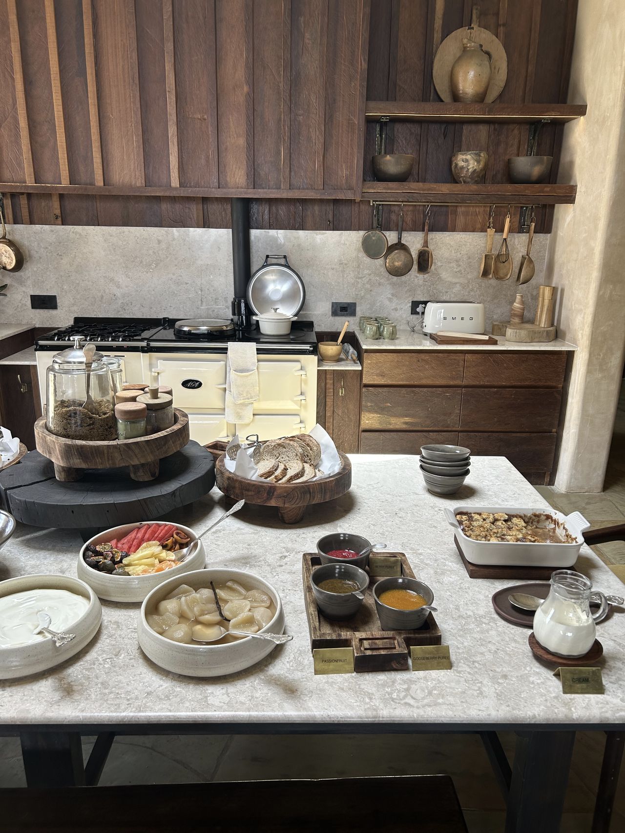 Fr&uuml;hst&uuml;ckstisch in der andBeyond Suyian Lodge, Kenia