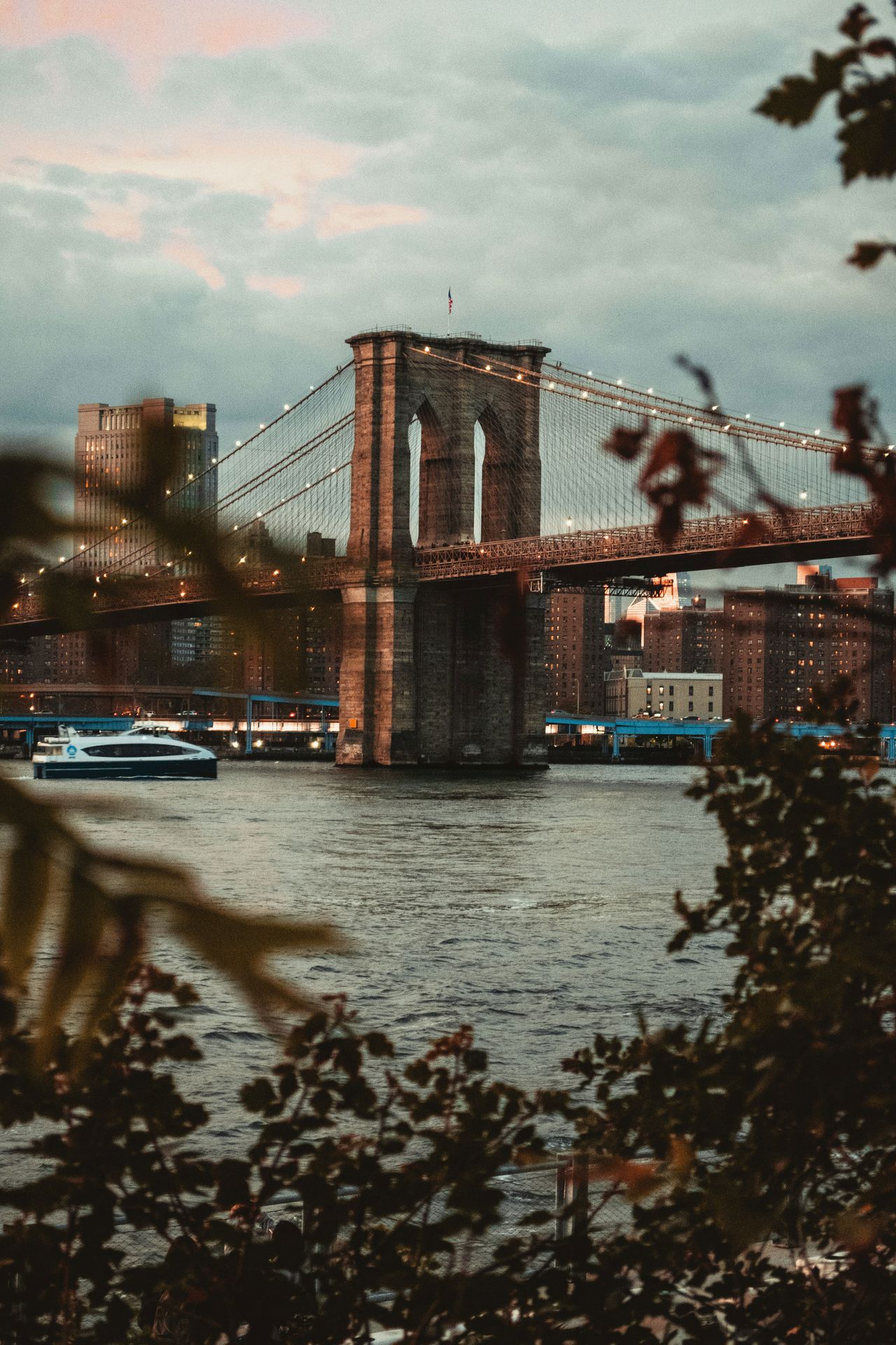 Blick auf die Brooklyn Bridge in New York