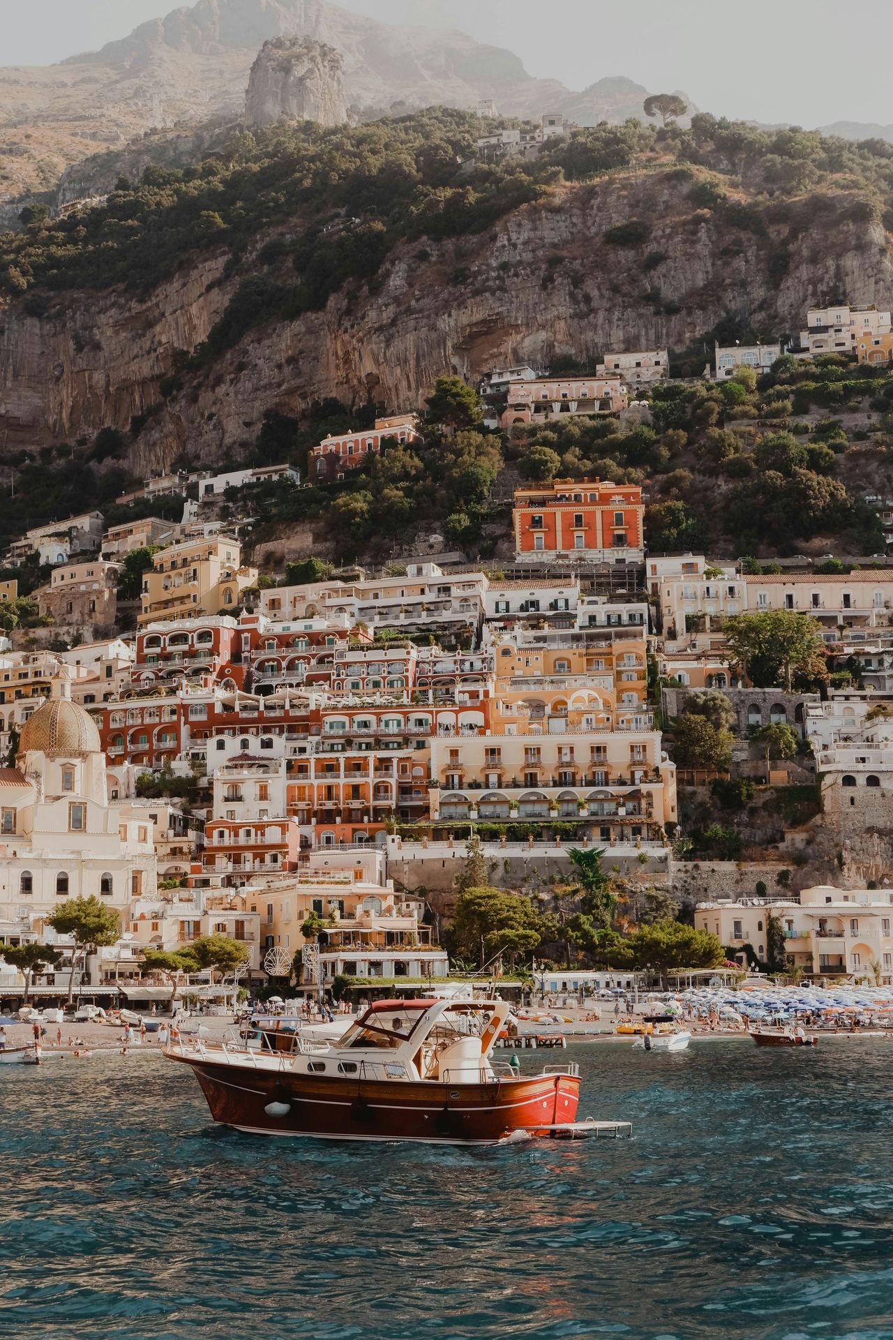 Boot vor der Küste von Positano, Amalfiküste