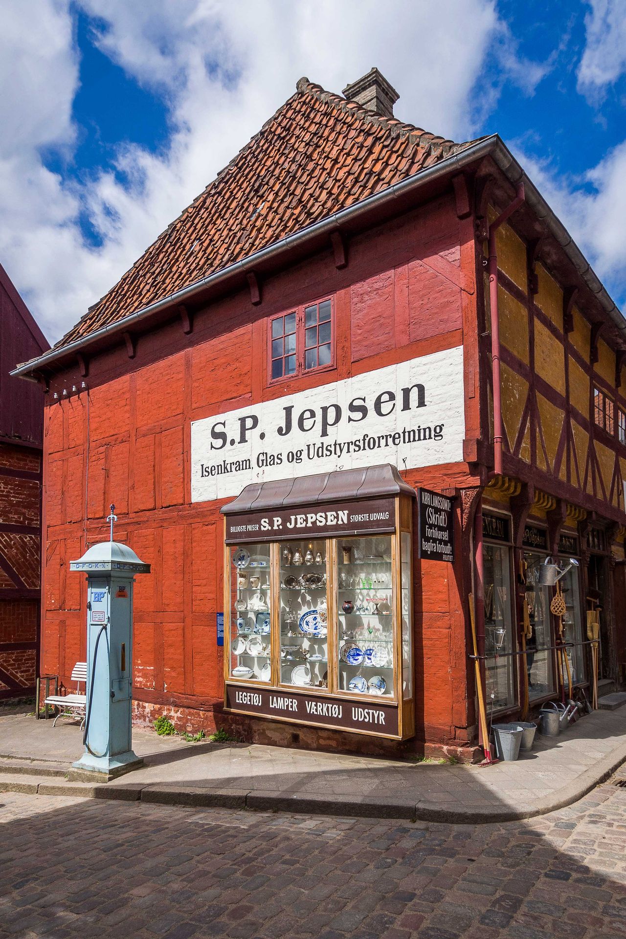 Beispiel eines alten Geschäfts im Den Gamle By Freilichtmuseum, Aarhus