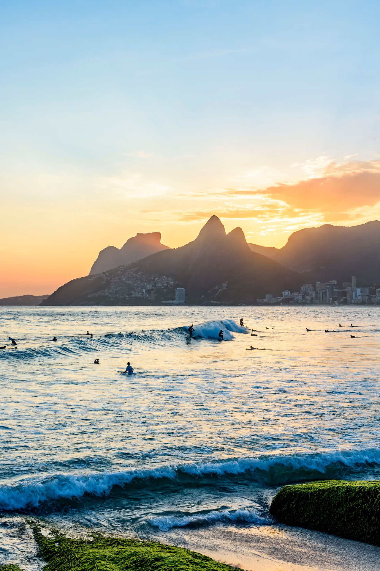 Surfer am Strand von Ipanema