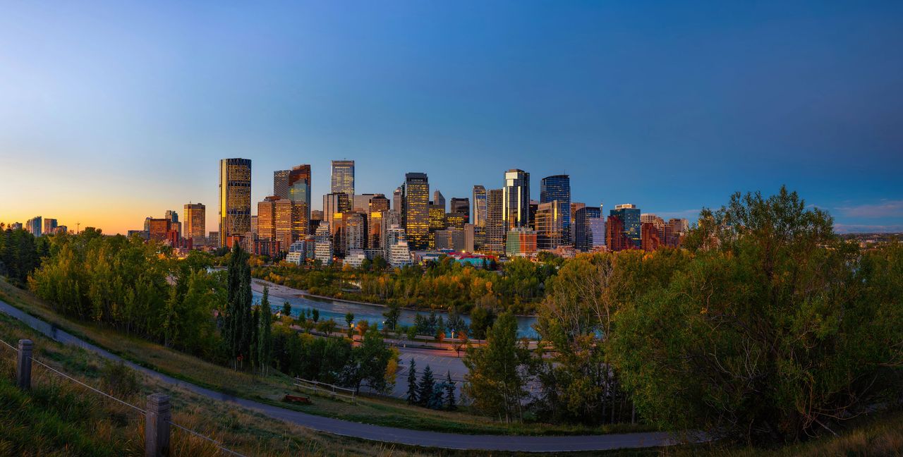 Skyline von Calgary am Abend