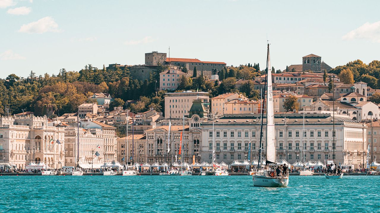 Piazza dell'Unità d'Italia vom Meer aus, Triest