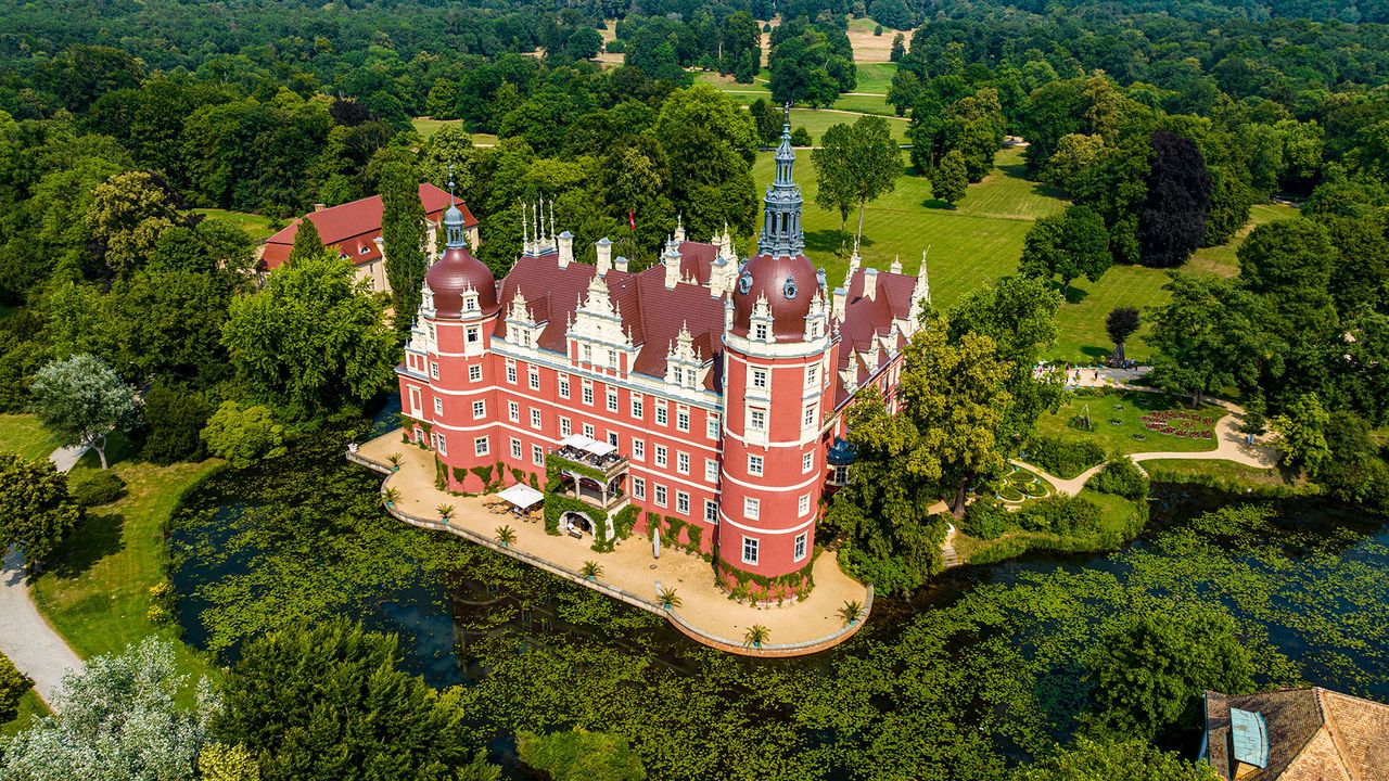 Schloss Muskau im Fürst-Pückler-Park Bad Muskau, Luftaufnahme