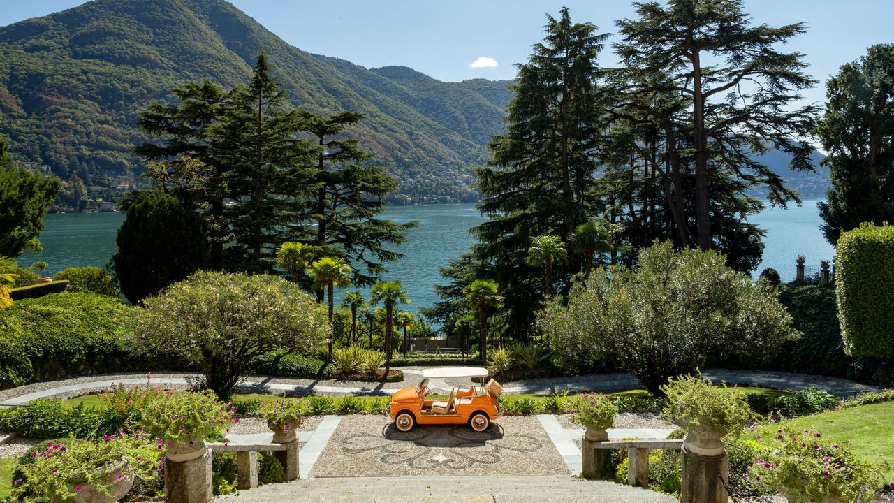 Oldtimer-Buggy und Blick auf den Comer See, Hotel Passalacqua