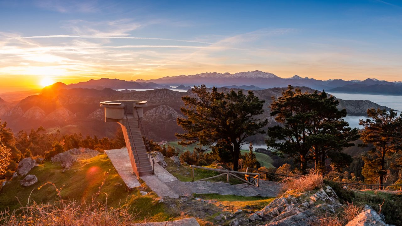 Sonnenuntergang am Mirador El Fitu, Asturien in Spanien