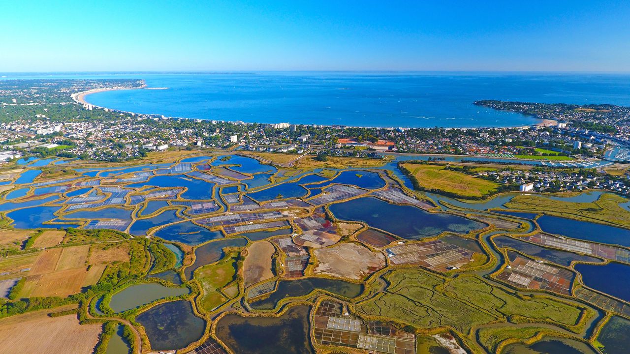 Luftaufnahme, Blick auf die Bucht La Baule in der Bretagne