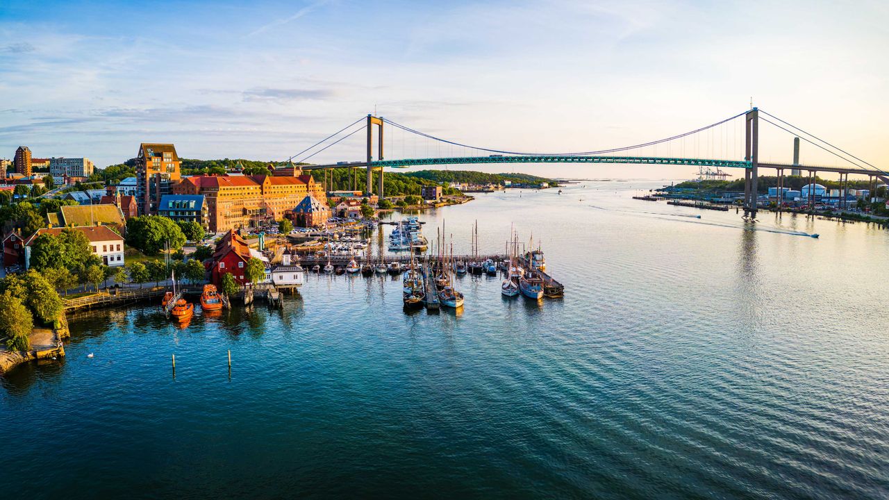 Luftaufnahme von Göteborg mit der Hängebrücke Älvsborgsbron