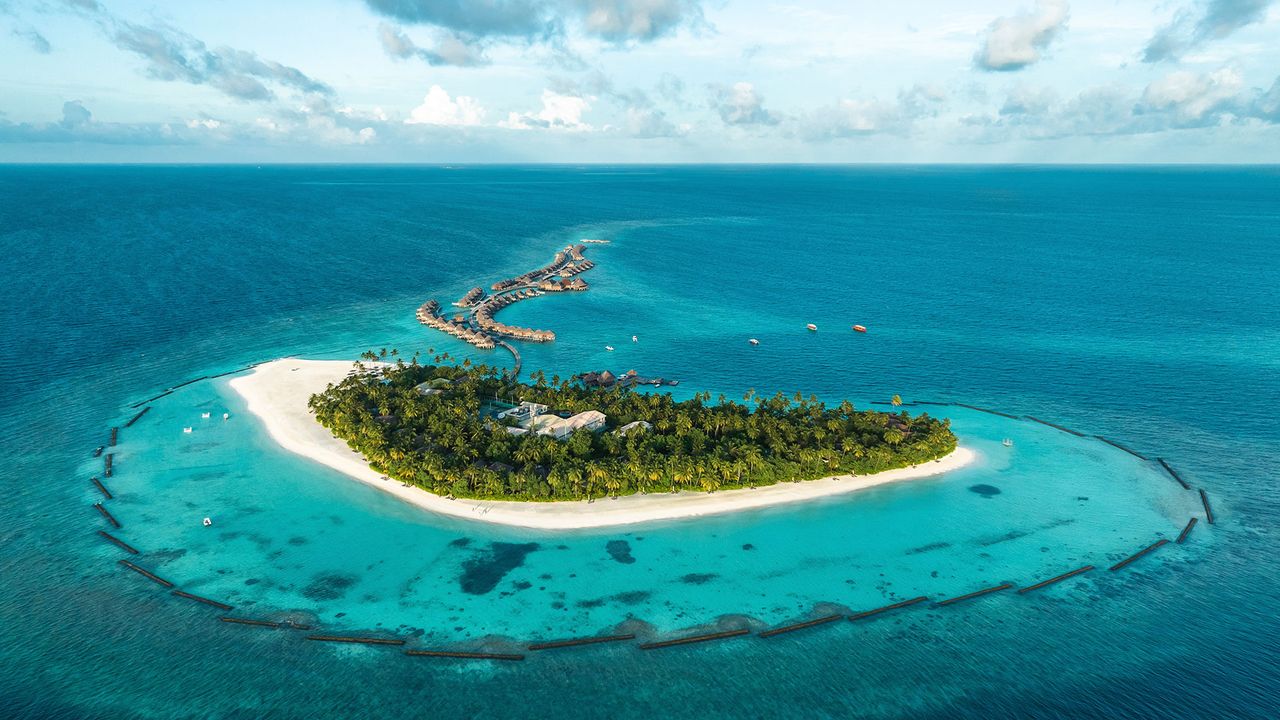Luftaufnahme vom 5-Sterne-Hotel Constance Halaveli Maldives auf den Malediven
