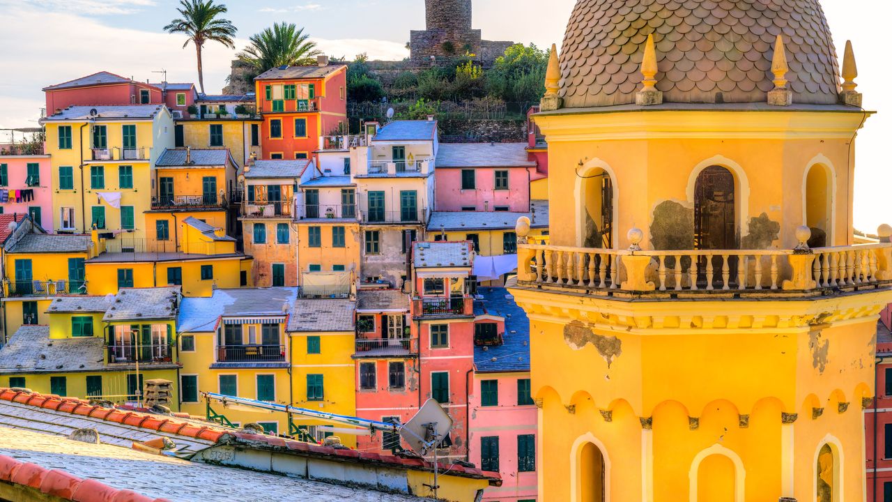 Blick auf bunte Häuser von Vernazza, Cinque Terre