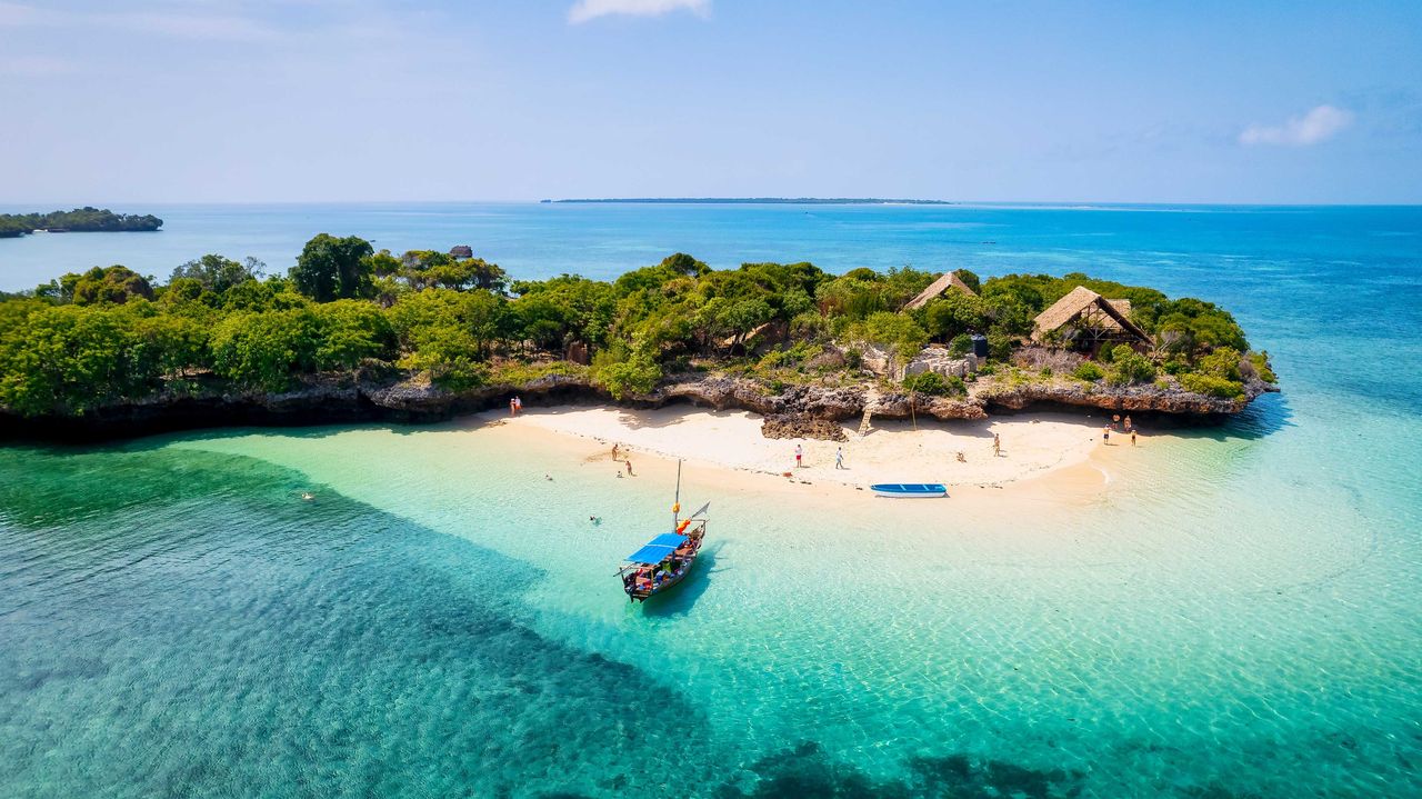 Küstenlinie mit Strand, Sansibar