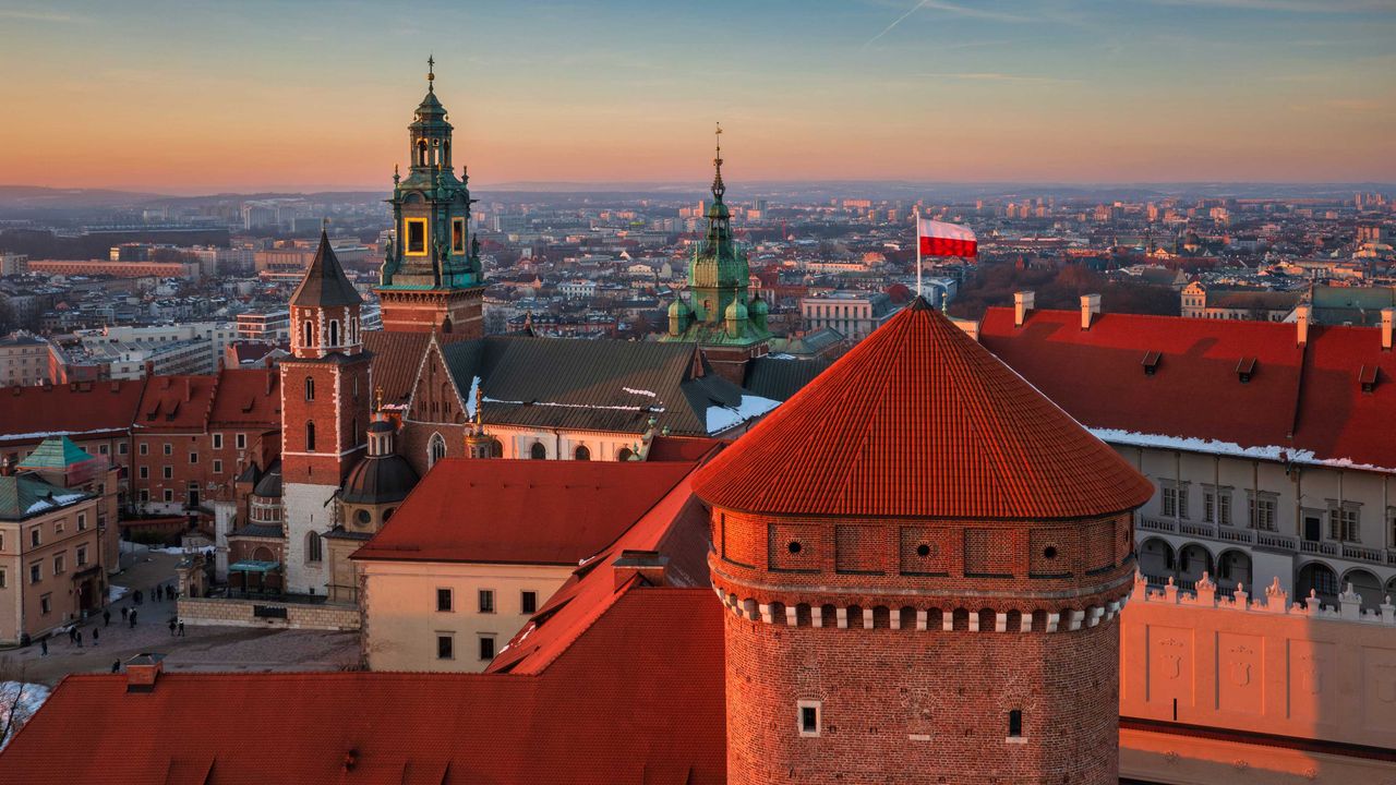 Blick auf die T&uuml;rme des Wawel-Schlosses in Krakau