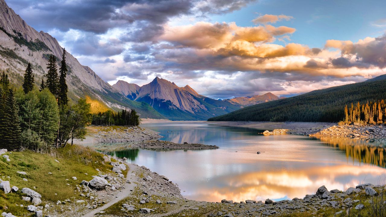 Medicine Lake im Jasper National Park, Alberta